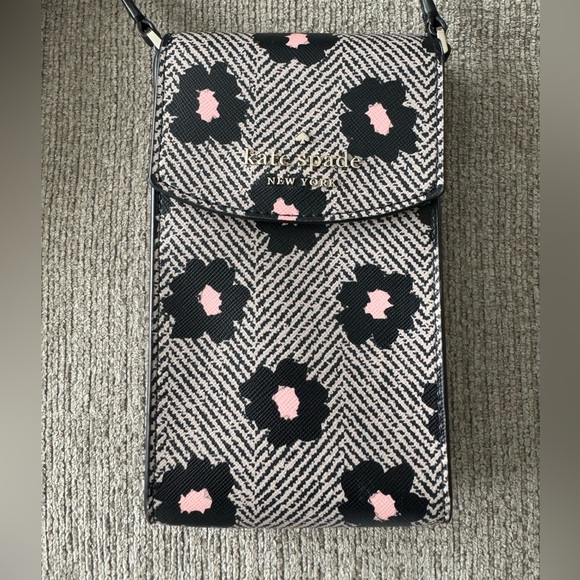 EUC Madison North Square Crossbody - Picture 2 of 9